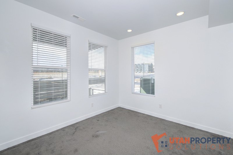 Fantastic Location! 3 Bedroom Townhome In Daybreak! property image