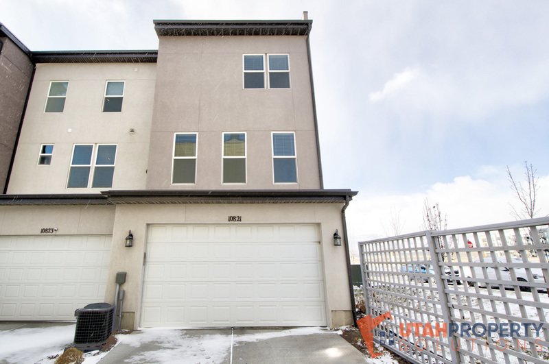 Fantastic Location! 3 Bedroom Townhome In Daybreak! property image