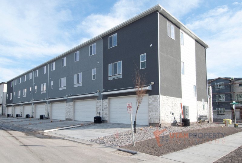 Beautiful End Unit in American Fork! property image