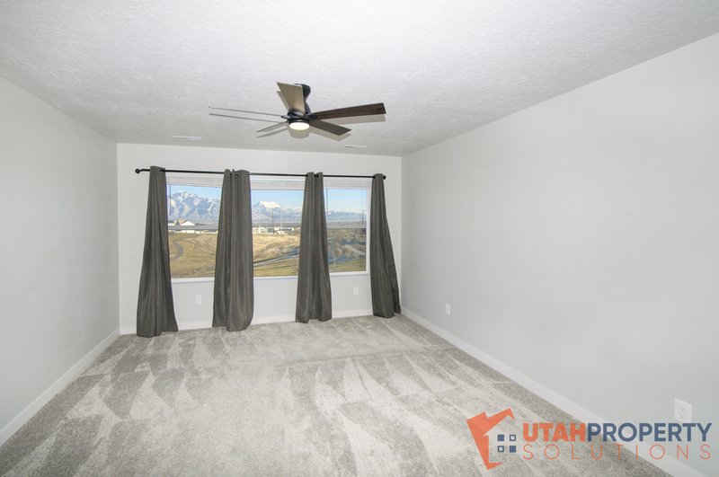 Pet Friendly Modern 4 Bedroom Townhome! property image