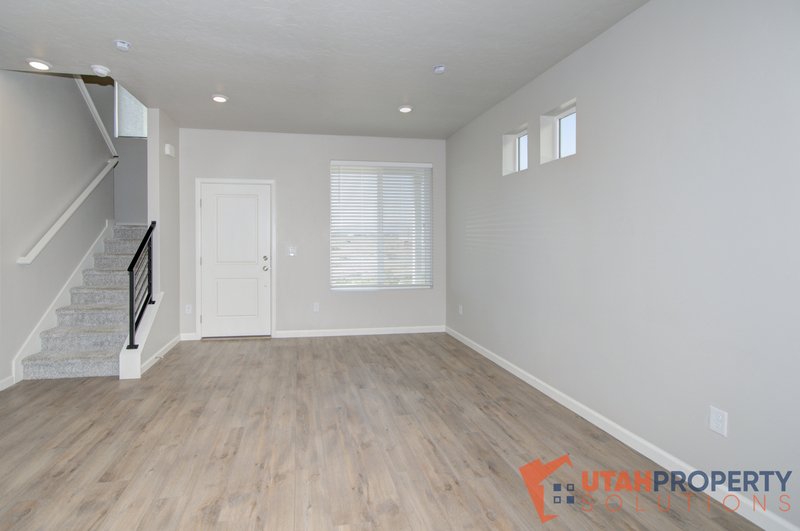 Contemporary 4 Bedroom Home in Saratoga Springs property image