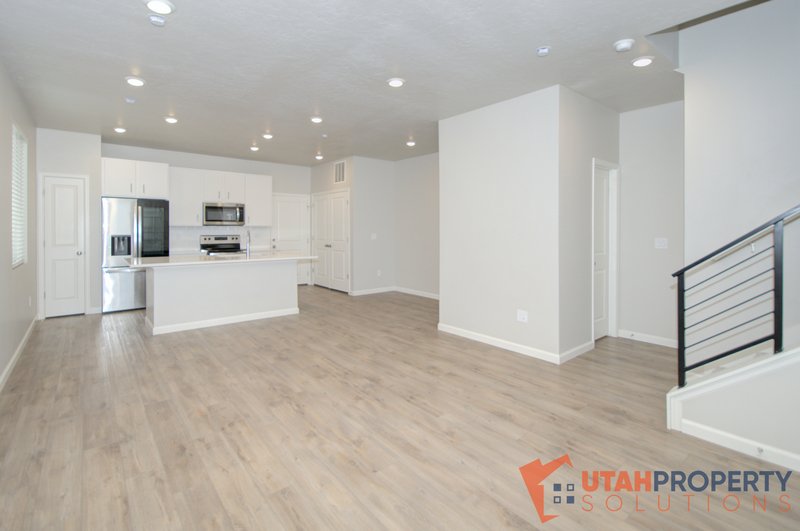 Contemporary 4 Bedroom Home in Saratoga Springs property image