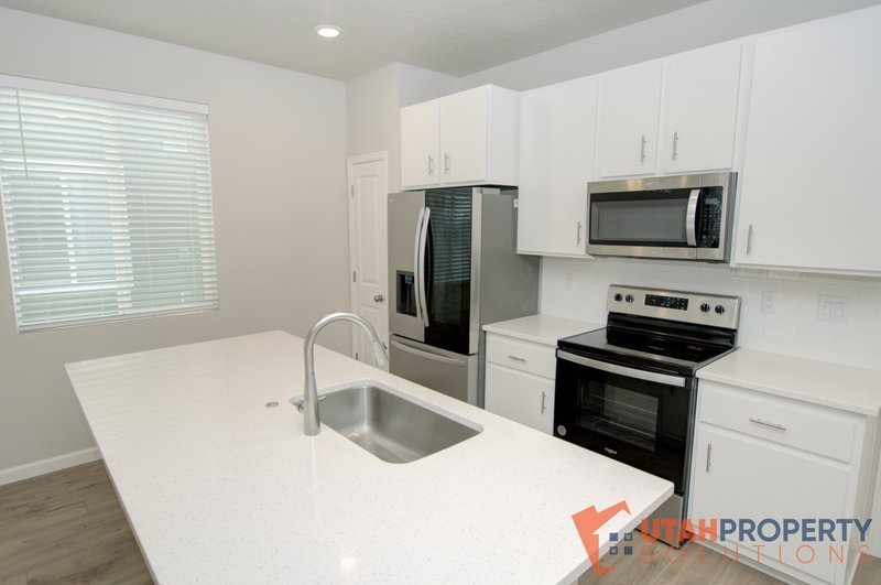 Contemporary 4 Bedroom Home in Saratoga Springs property image