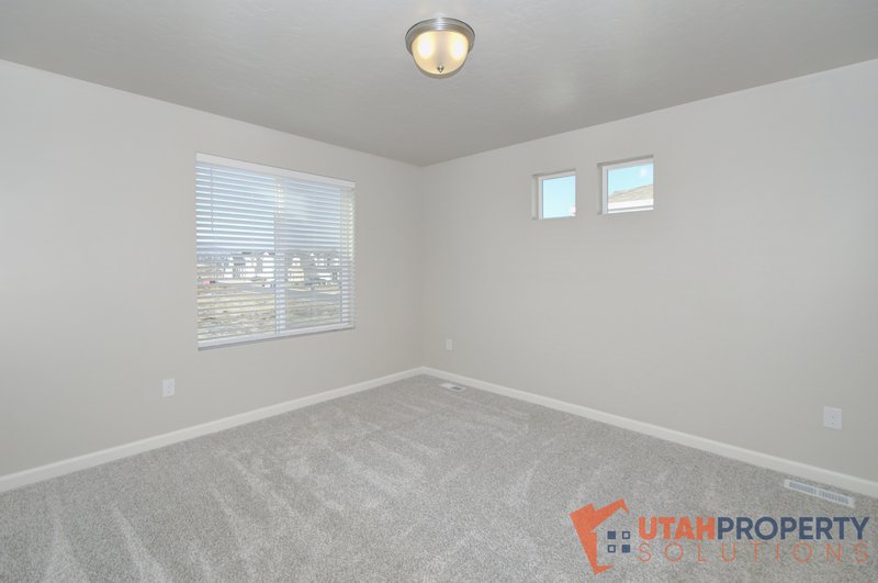 Contemporary 4 Bedroom Home in Saratoga Springs property image