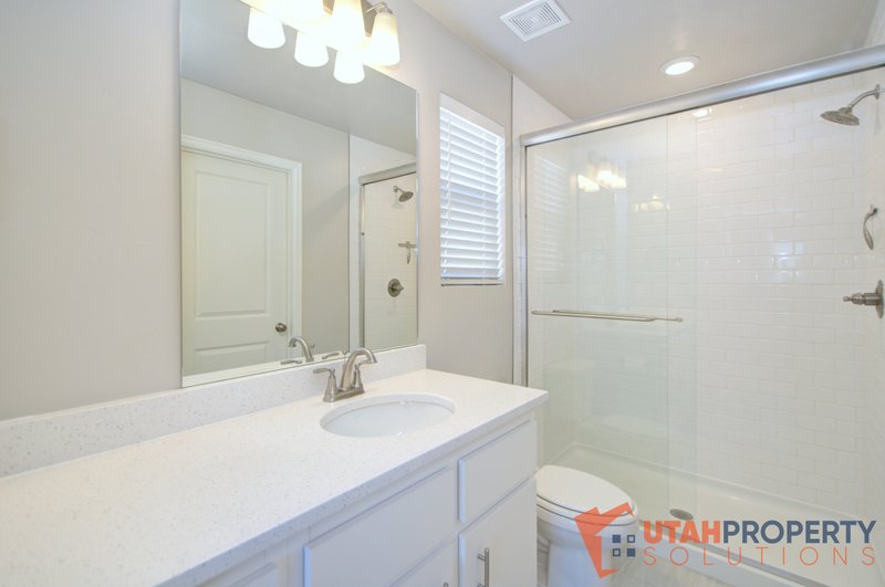 Contemporary 4 Bedroom Home in Saratoga Springs property image