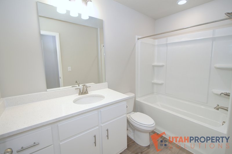 Contemporary 4 Bedroom Home in Saratoga Springs property image