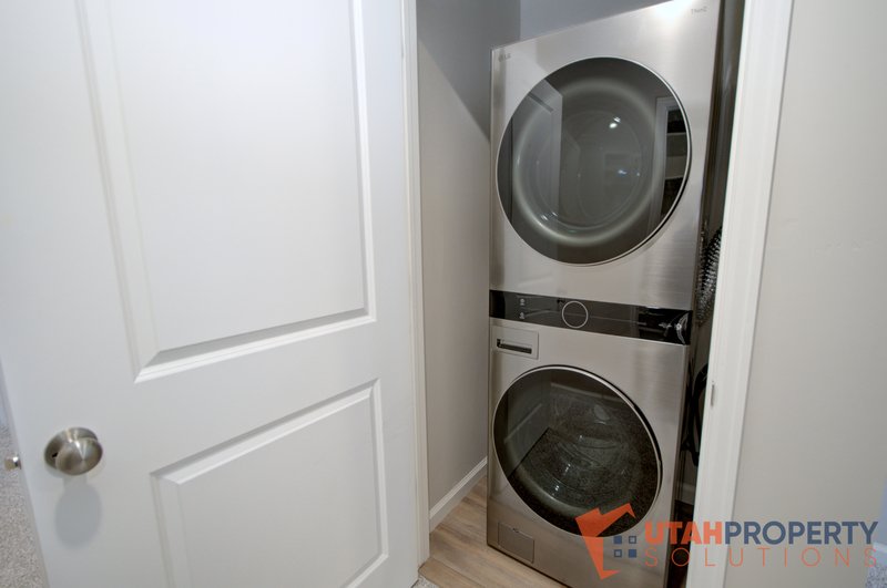 Contemporary 4 Bedroom Home in Saratoga Springs property image