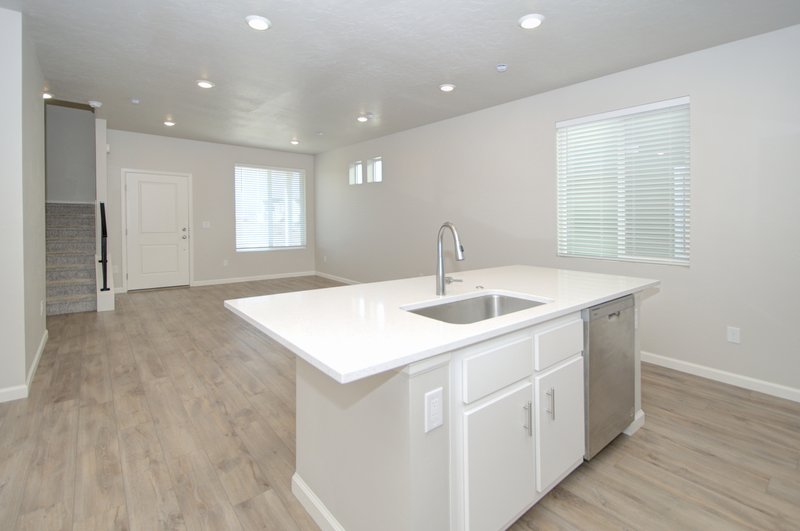 Contemporary 4 Bedroom Home in Saratoga Springs property image