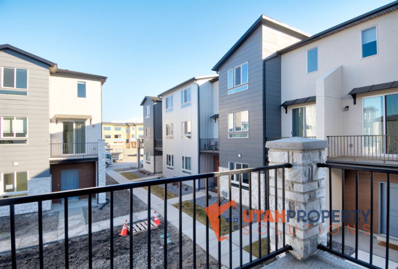 Pet-Friendly End Unit in Rockwell Ranch! property image