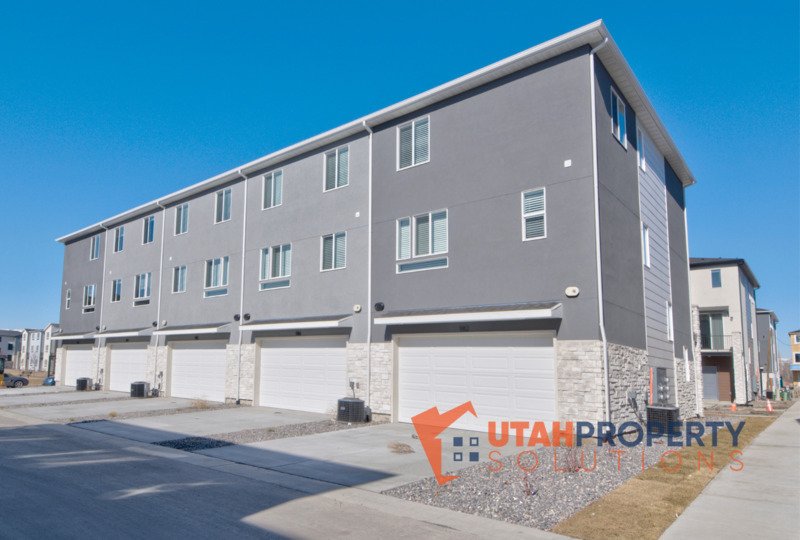 Pet-Friendly End Unit in Rockwell Ranch! property image