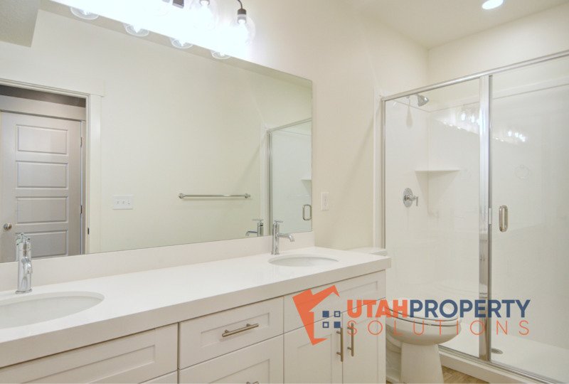 Beautiful, Pet Friendly Home in Murray! property image