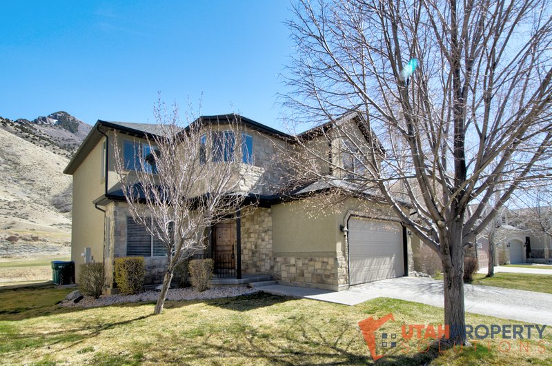 Beautiful, Pet Friendly Home in Cedar Hills! property image