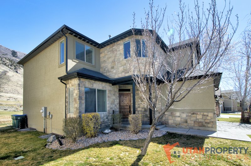 Beautiful, Pet Friendly Home in Cedar Hills! property image