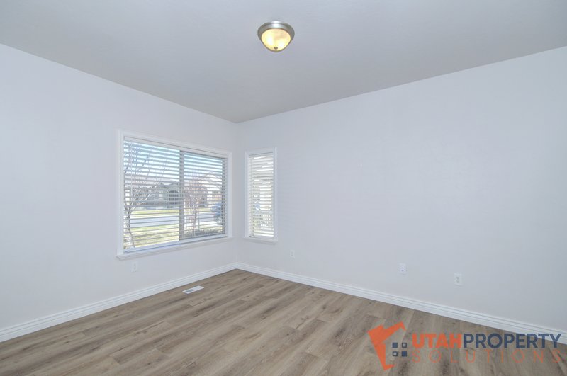 Beautiful, Pet Friendly Home in Cedar Hills! property image