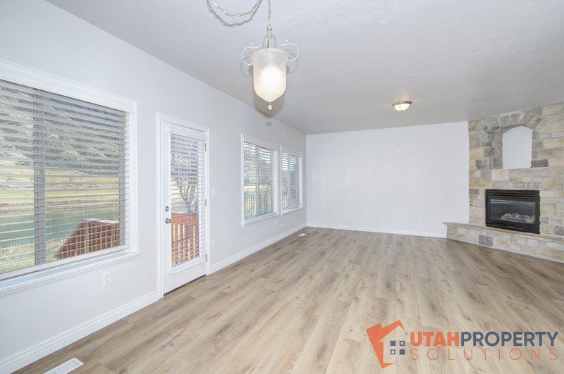 Beautiful, Pet Friendly Home in Cedar Hills! property image