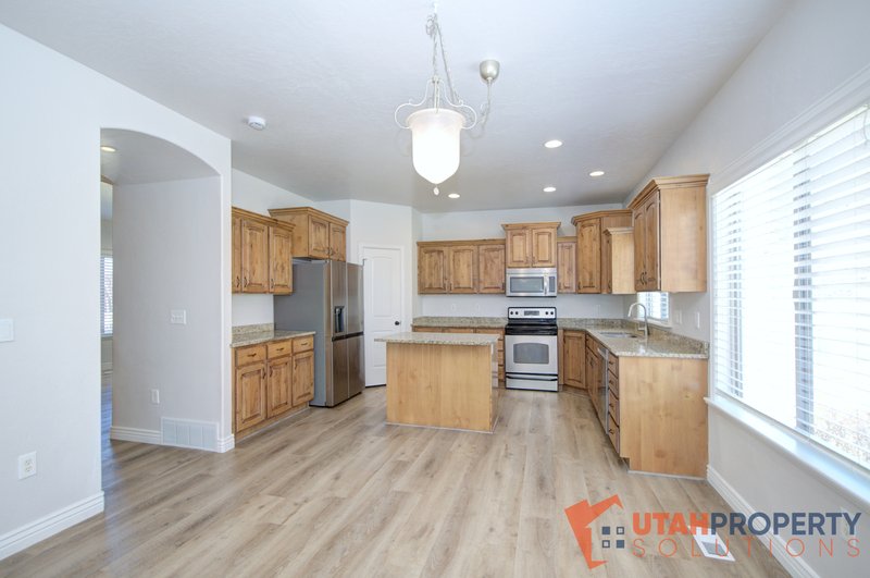 Beautiful, Pet Friendly Home in Cedar Hills! property image