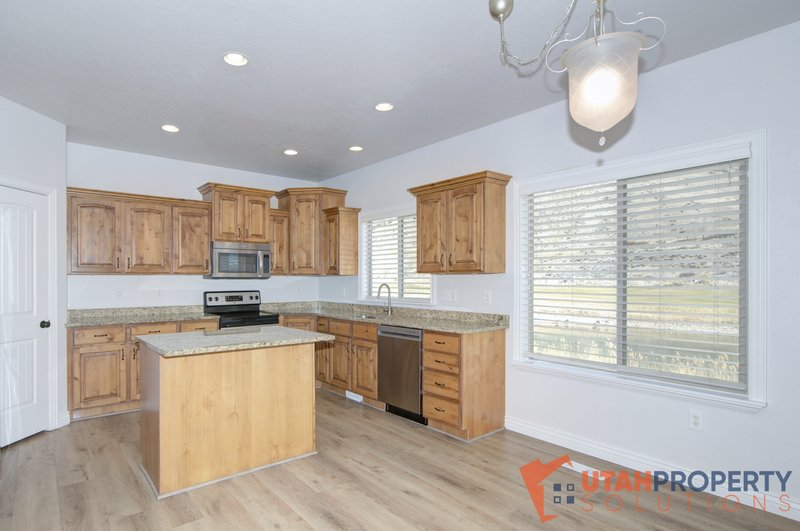 Beautiful, Pet Friendly Home in Cedar Hills! property image