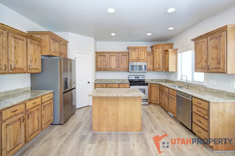 Beautiful, Pet Friendly Home in Cedar Hills! property image