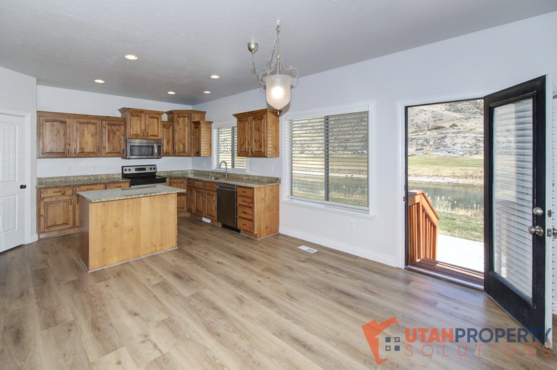 Beautiful, Pet Friendly Home in Cedar Hills! property image