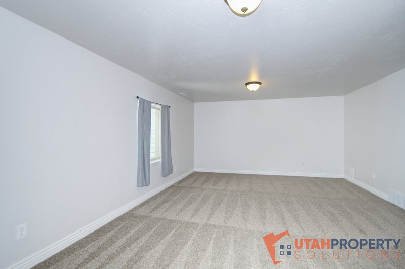 Beautiful, Pet Friendly Home in Cedar Hills! property image