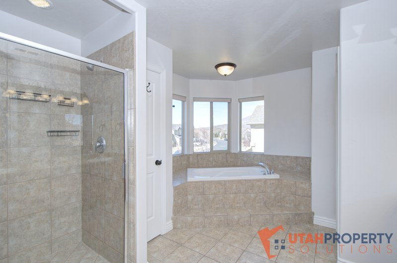 Beautiful, Pet Friendly Home in Cedar Hills! property image