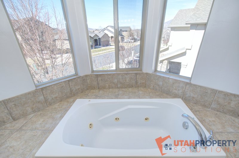 Beautiful, Pet Friendly Home in Cedar Hills! property image