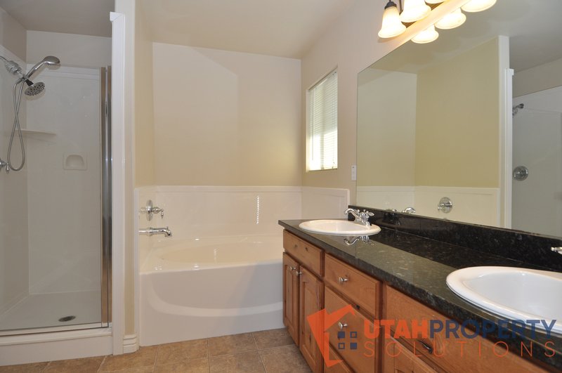 Beautiful, Pet Friendly Home in Lehi! property image