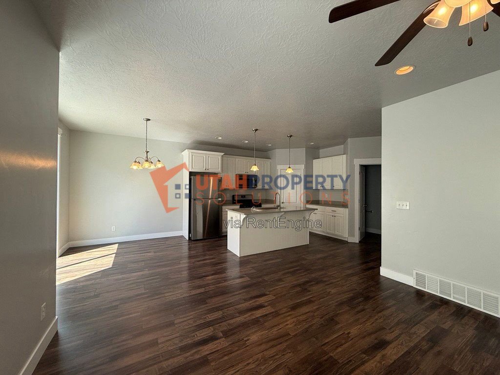 Beautiful Pet Friendly Home in Herriman! property image